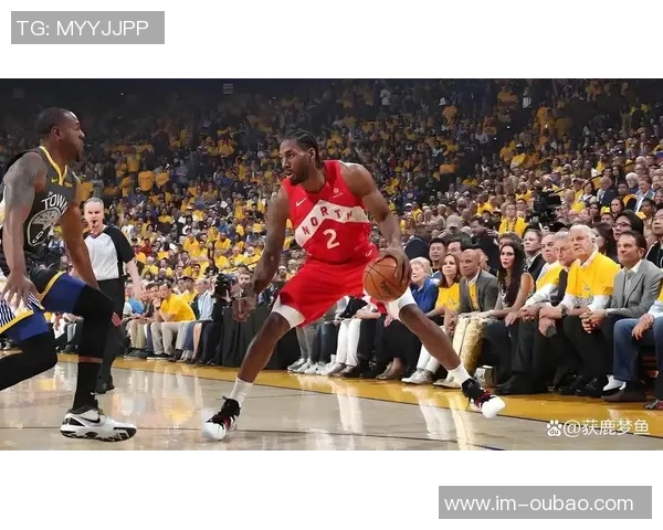 莱昂纳德生涯得分突破15000分快船三节惨遭对手压制落后32分